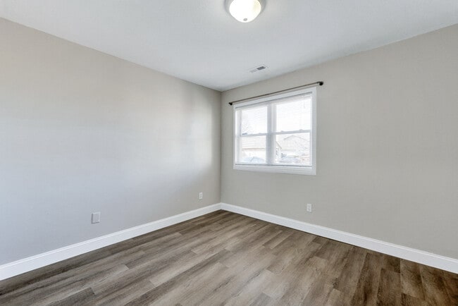 Building Photo - 1400 Riverside Dr