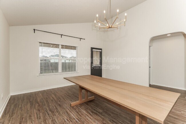 Building Photo - 2935 Thackery Groove