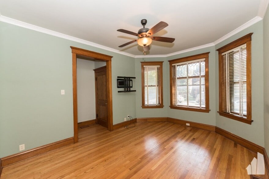 Building Photo - 3710 N Damen Ave