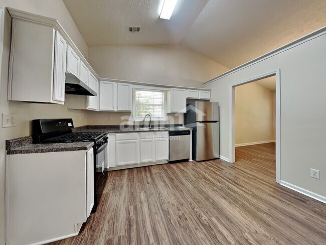 Building Photo - 3670 Sugarbrook Dr