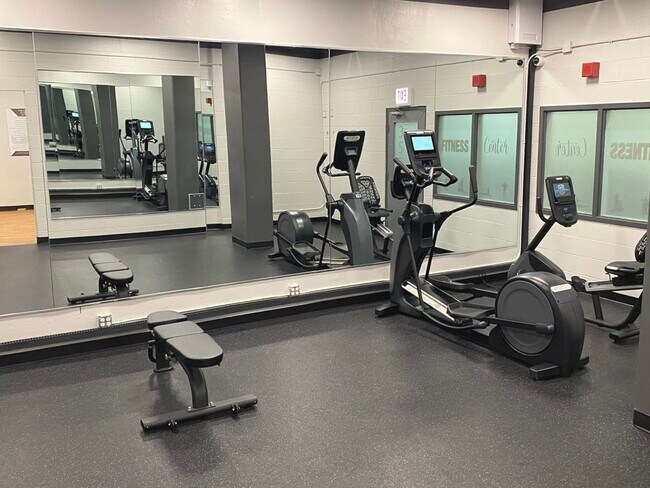 Building Photo - 3550 N Lake Shore Dr