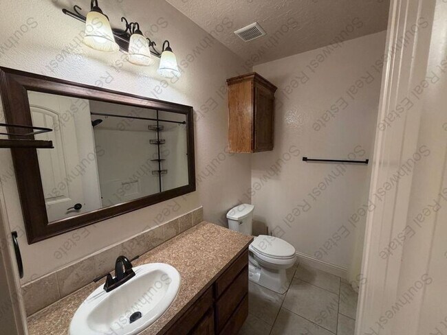 Building Photo - Modern meets classic!  3 bed 2 bath home for rent!