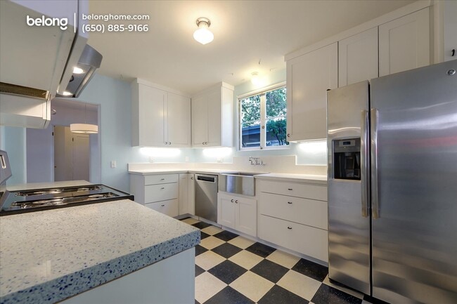 Building Photo - 420 9th Ave