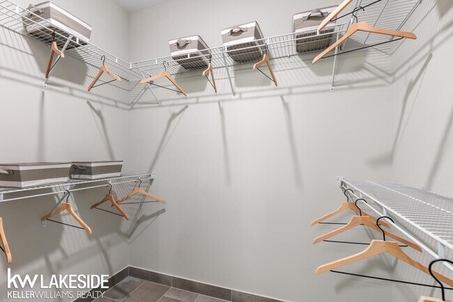 Building Photo - 8511 Valley Dr