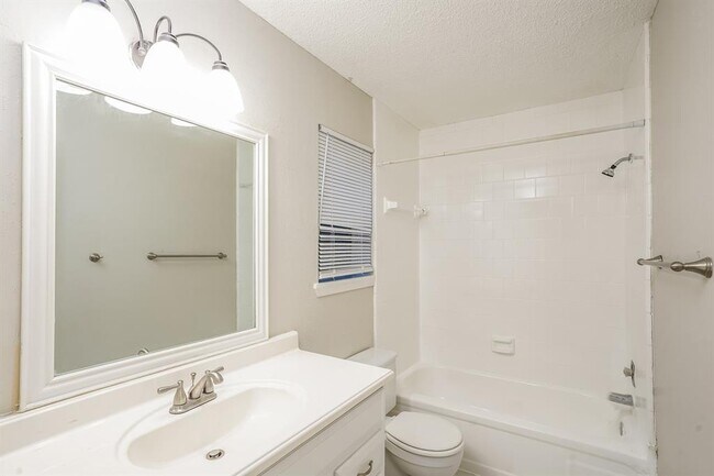 Building Photo - 8010 Goldengrove Dr