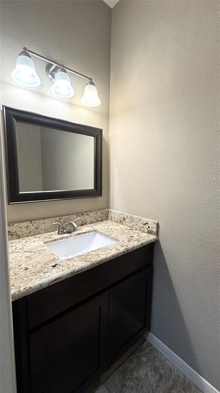 Building Photo - 17573 Red Oak Dr