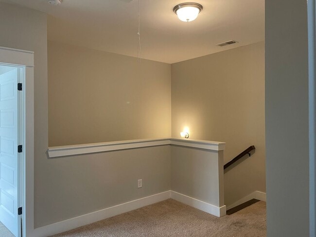 Building Photo - 1460 Valley Trace