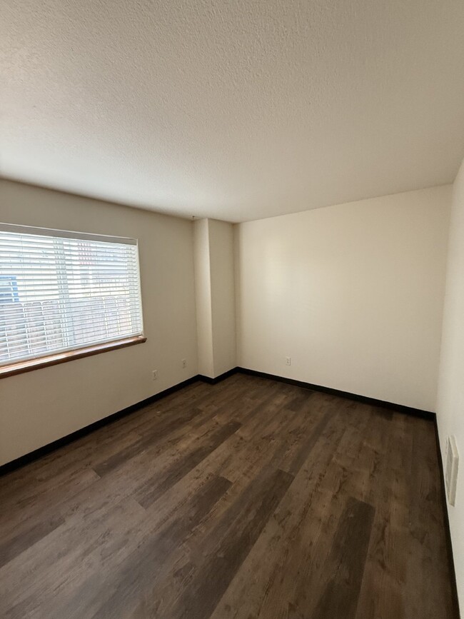 Building Photo - 1-Bedroom with new laminate flooring; Near...