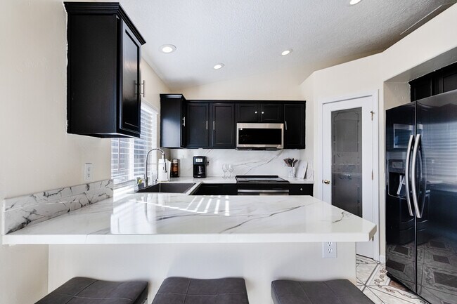 Building Photo - 14229 Shenandoah St