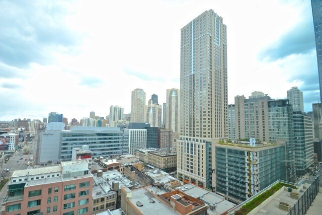Building Photo - 345 N La Salle Dr