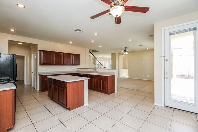 Building Photo - 6890 S Pearl Dr