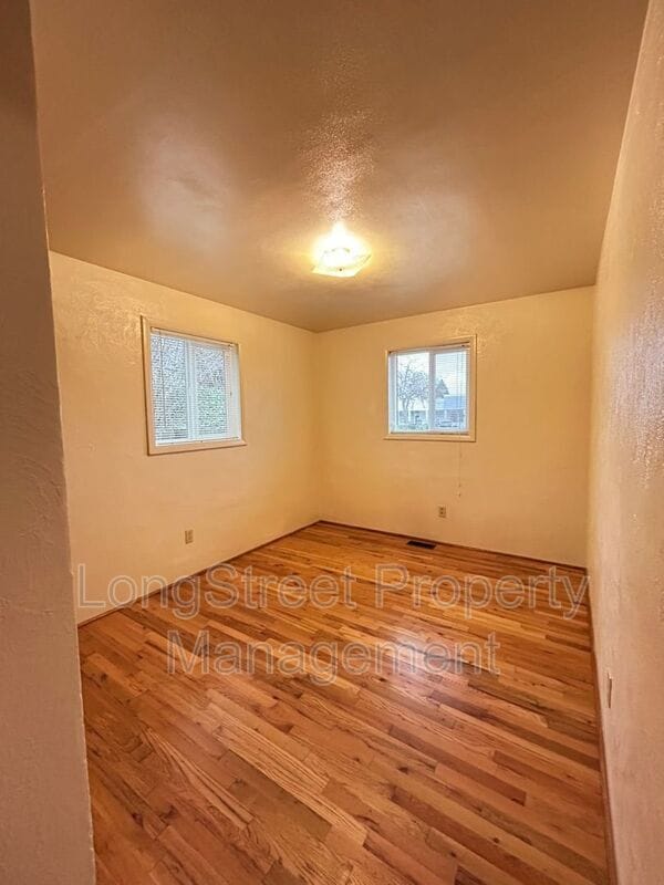 Building Photo - 1930 NW Kings Blvd