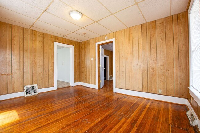 Building Photo - 207 S 17th St