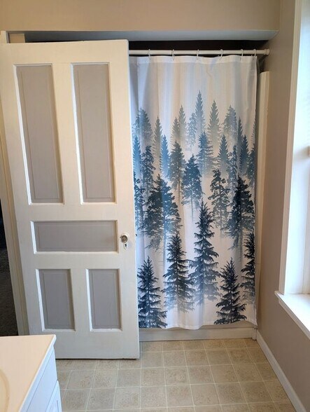 Building Photo - 5486 Broadway