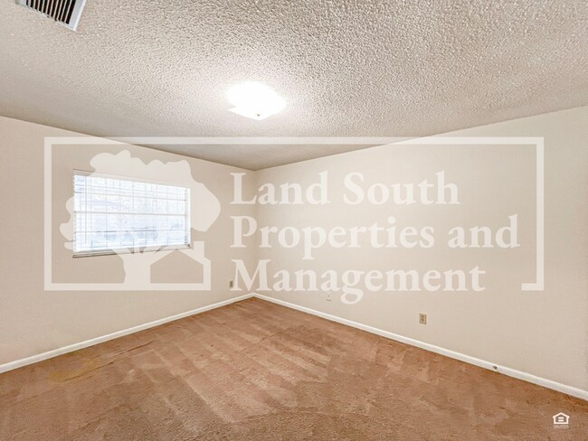 Building Photo - 318 Ariana St