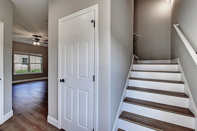 Building Photo - 520 Catalina Ct