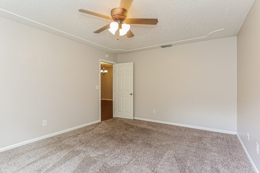 Building Photo - 3382 Westfield Dr