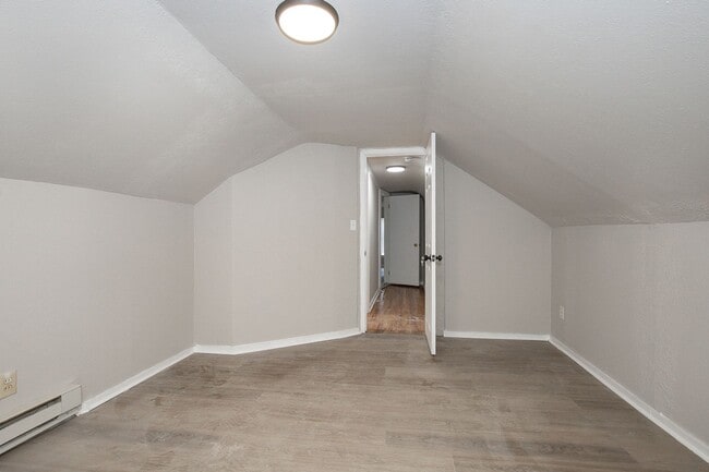 Building Photo - Spacious 3 bedroom/2 bath Cleveland Hts single family house!