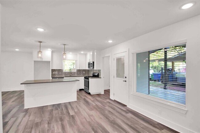 Building Photo - 2101 Benwick Cir
