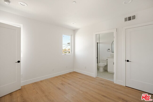 Building Photo - 1619 2nd Ave