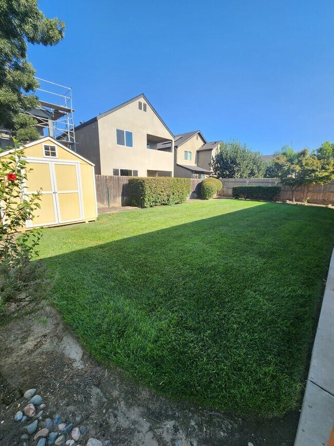 Building Photo - 2884 Sauvignon St
