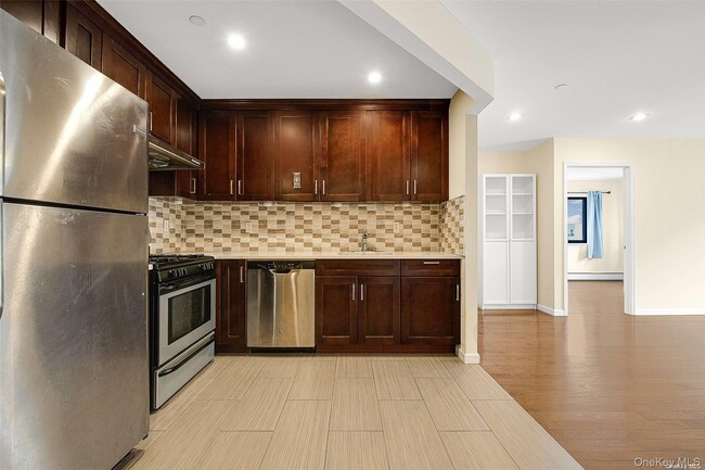 Building Photo - 94-11 65th Rd