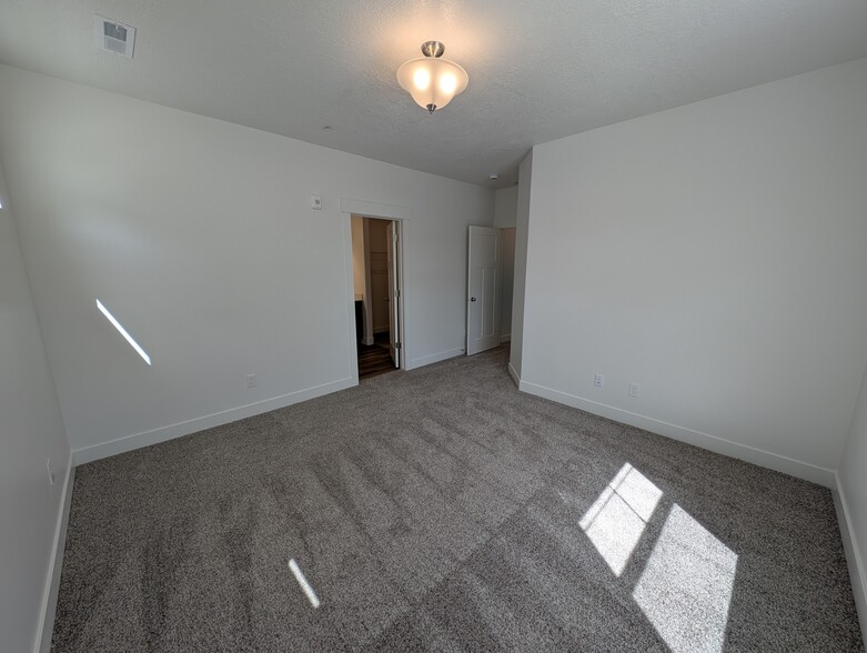 Building Photo - 3993 W Big Horn Dr