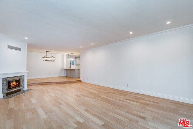 Building Photo - 11820 Mayfield Ave