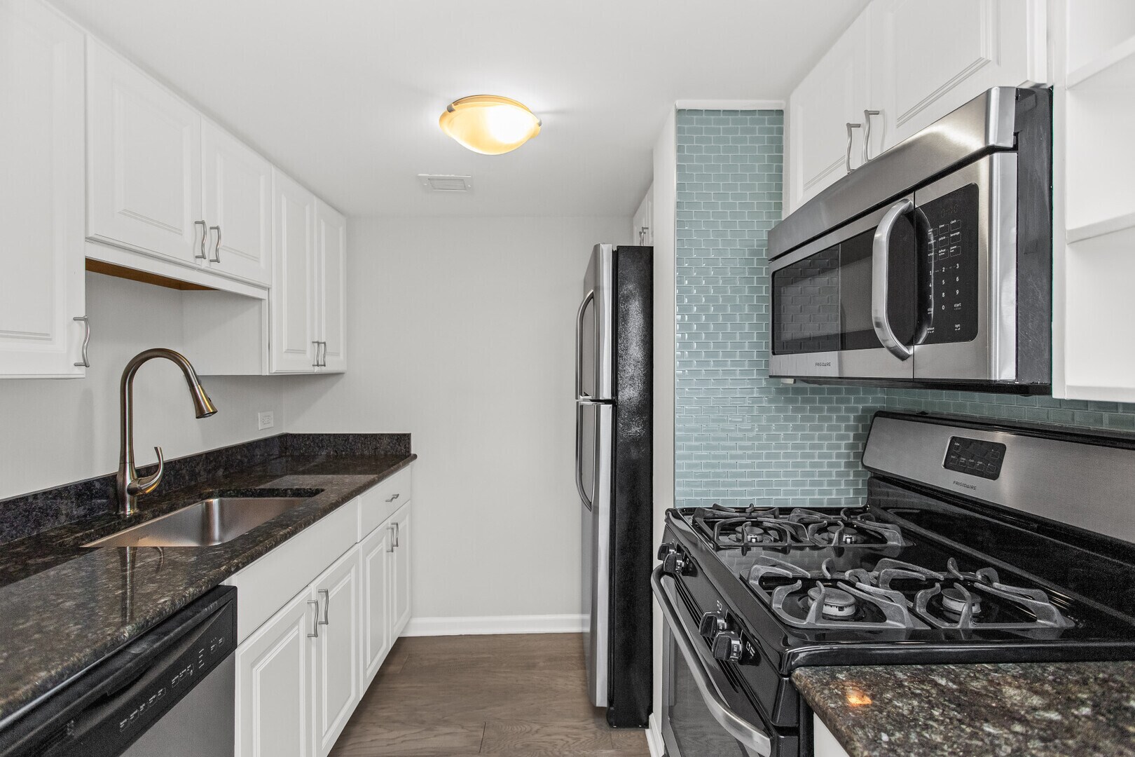 Building Photo - 6150 N Kenmore Ave