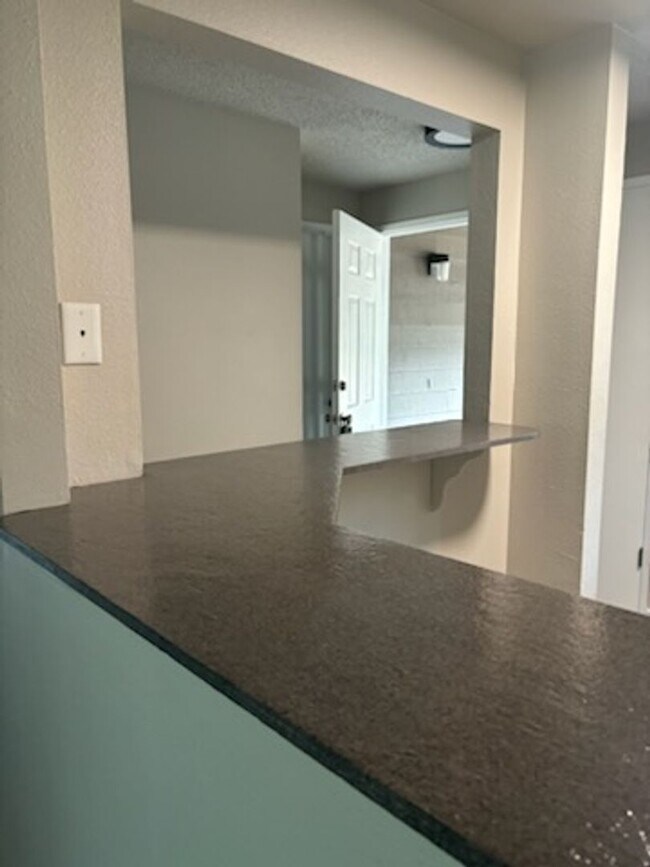 Building Photo - BOY11413-15 2P