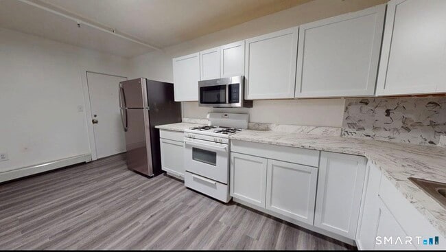 Building Photo - 666 Main St