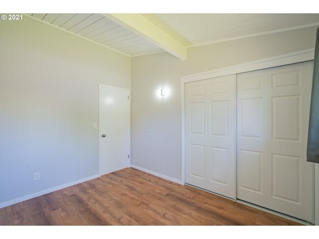 Building Photo - Gorgeous 3 Bedroom Remodel in Highly Desir...