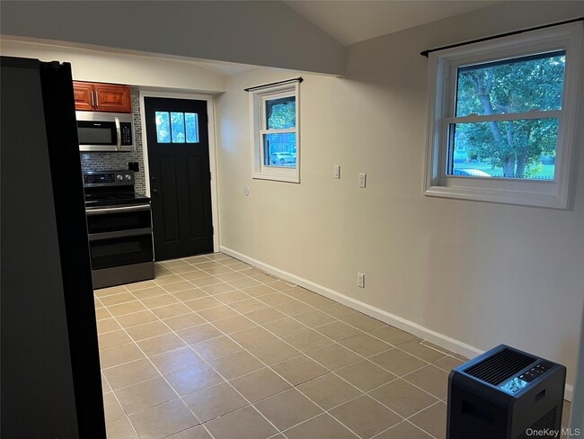 Building Photo - 1553 Potter Blvd