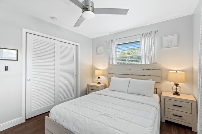 Building Photo - 1800 NE 28th Ave