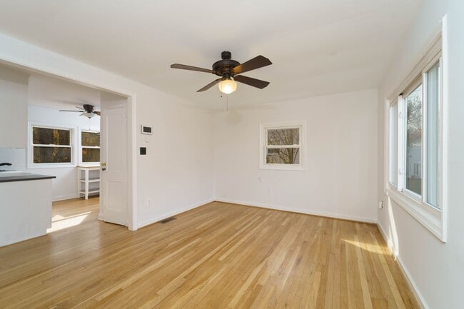 Building Photo - Quaint 2 Bedroom 2 Bath Cottage Style Home Near Rock Creek in Bethesda