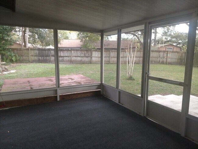 Building Photo - 3/2 in Westwood!