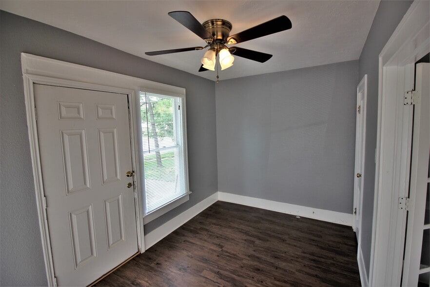 Building Photo - 4405 Woodside St