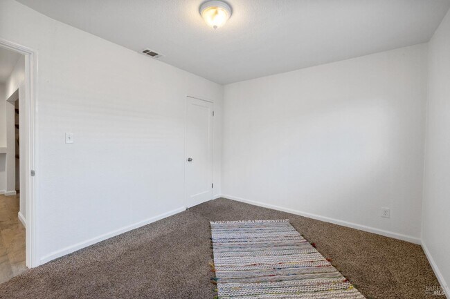 Building Photo - 372 Acacia St