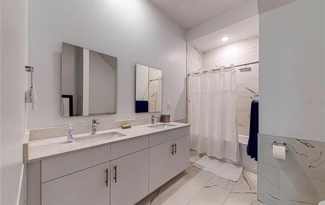 Building Photo - 400 Famagusta Dr