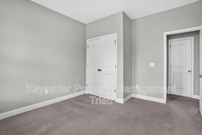 Building Photo - 504 Eagles Wy