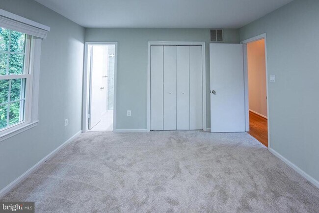 Building Photo - 5629 Signal Point Ct