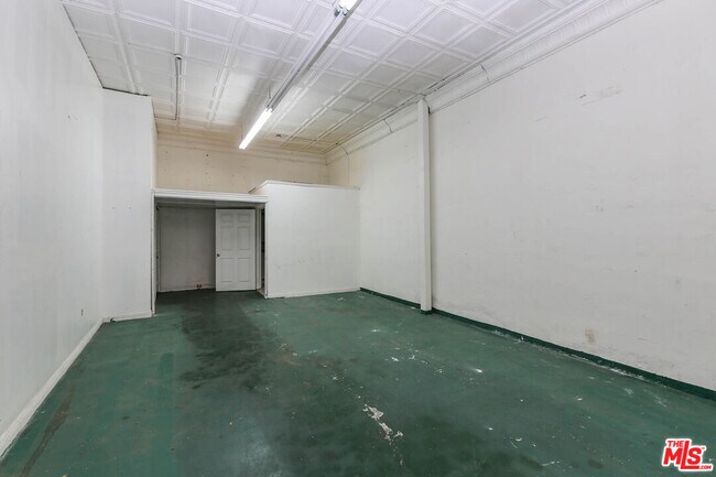 Building Photo - 4015 W Olympic Blvd