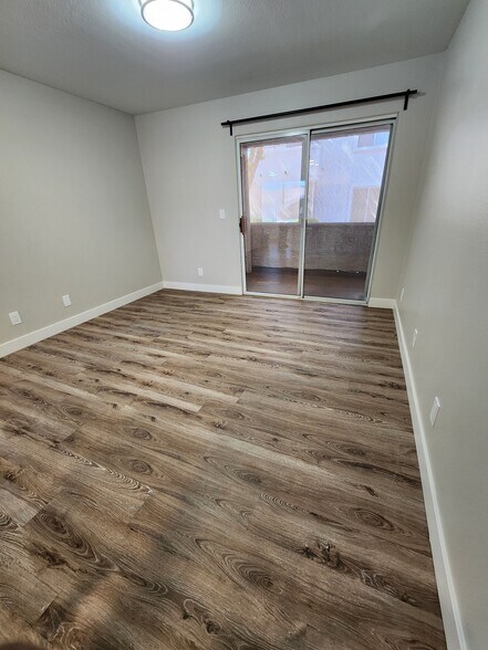 Building Photo - 3038 Tarpon Dr