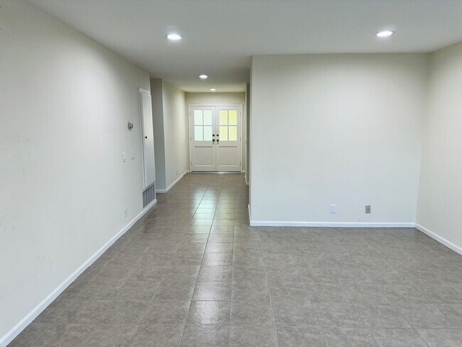 Building Photo - 10536 Perch Ave