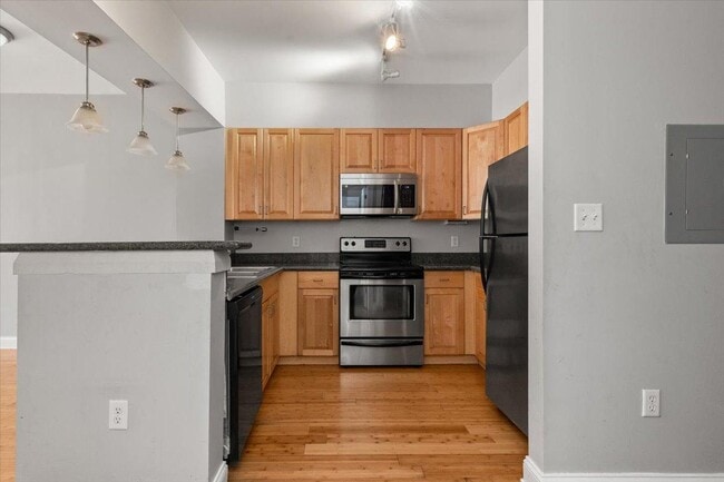 Building Photo - 1333 W Broad St