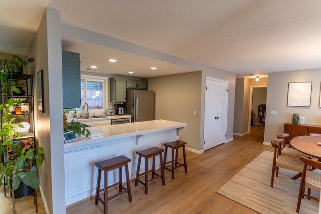 Building Photo - 1304 Palomar Pl