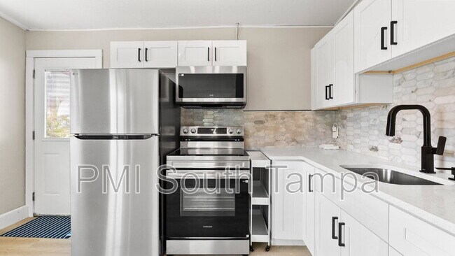 Building Photo - 1541 W La Salle St