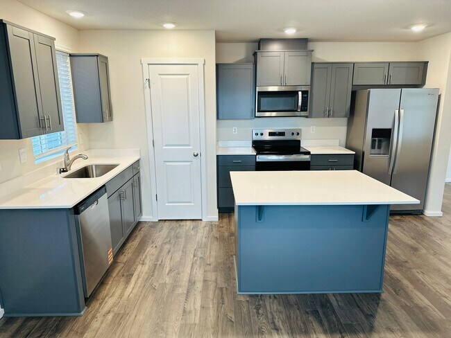 Building Photo - Beautiful Brand New 5 Bedroom Home!