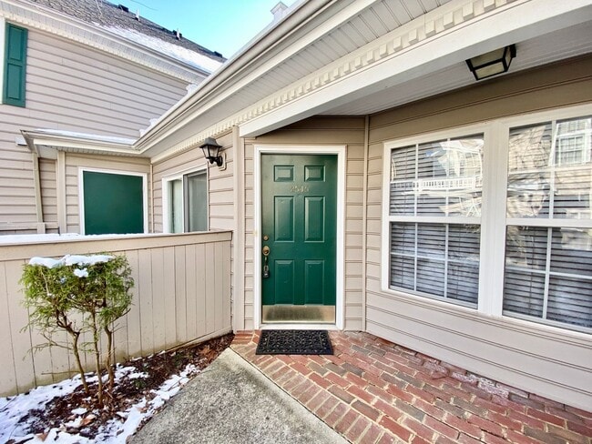 Building Photo - Super-Cute Condo! First Floor - 1-Story - Fenced Patio - Storage - Pet Friendly!