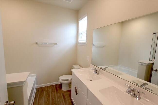 Building Photo - 6423 Lakeview Haven Dr
